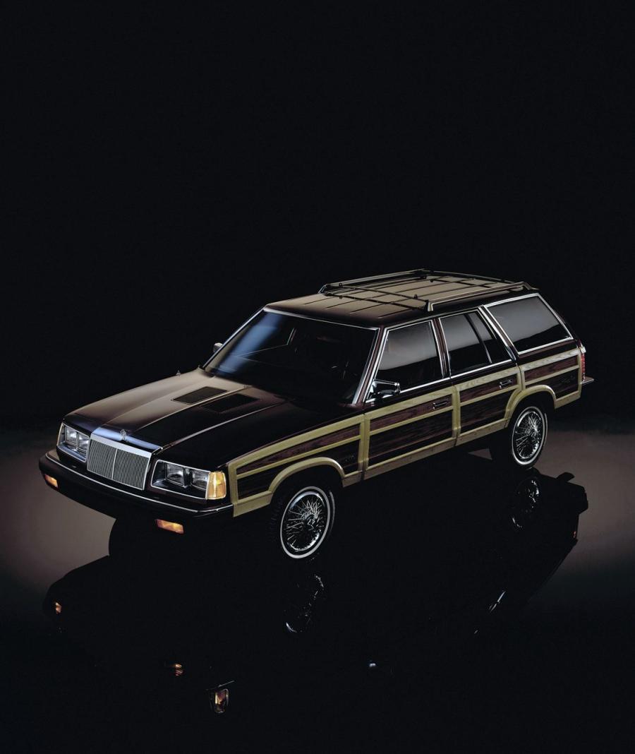  Chrysler LeBaron Town & Country Wagon 1983 года  (фото 2 из 2)